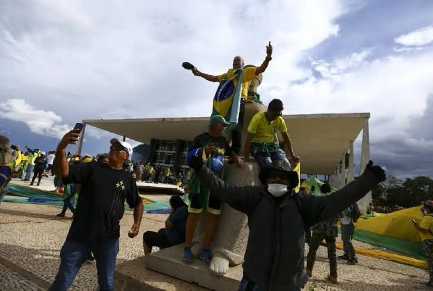 eduardo-bolsonaro-articula-anistia-sem-incluir-bolsonaro