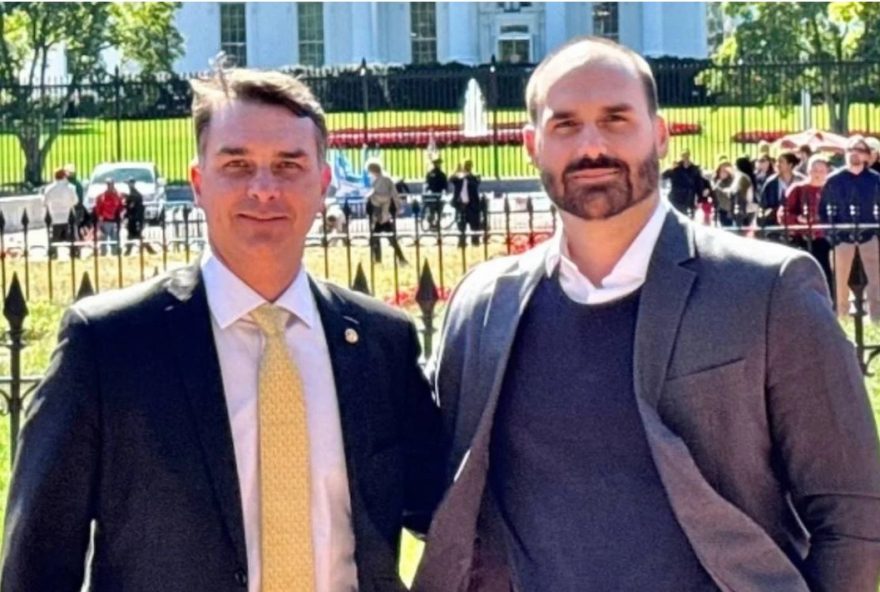 eduardo-bolsonaro-cobra-engajamento-da-direita-em-pre-campanha eduardo-bolsonaro-cobra-engajamento-da-direita-em-pre-campanha