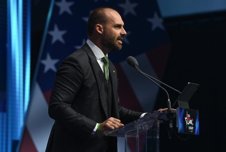 eduardo-bolsonaro-defende-candidatura-de-flavio-e-critica-lula-e-o-stf eduardo-bolsonaro-defende-candidatura-de-flavio-e-critica-lula-e-o-stf