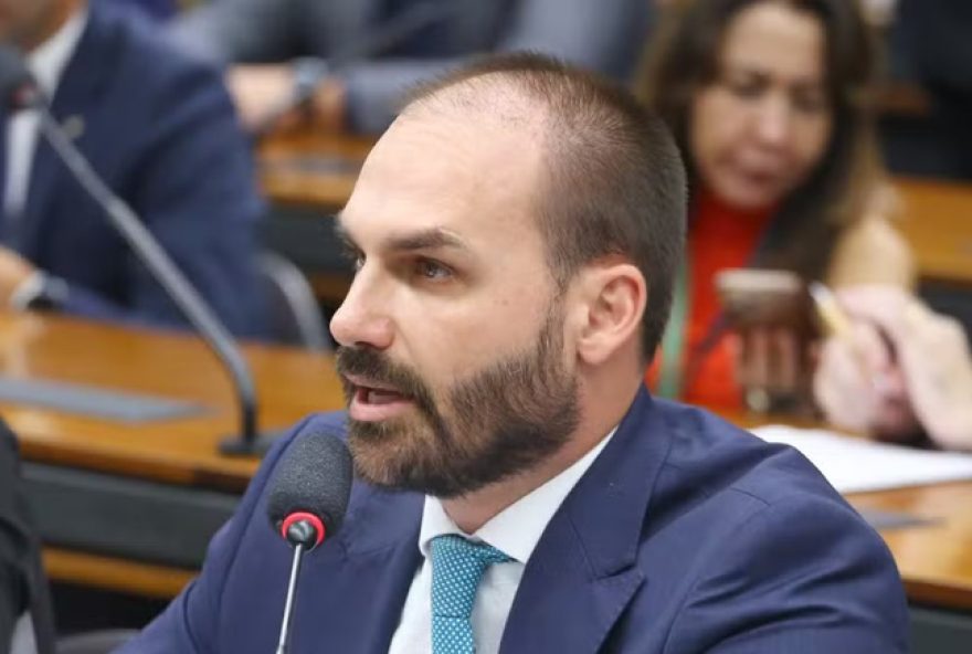 eduardo-bolsonaro-e-incluido-na-divida-ativa-e-pode-ter-nome-sujo-por-divida-de-r24-14-mil