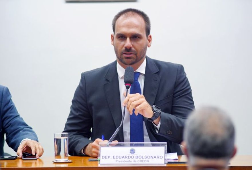 eduardo-bolsonaro-nao-pode-ter-passaporte-apatrida2C-mas-pode-voltar-ao-brasil eduardo-bolsonaro-nao-pode-ter-passaporte-apatrida2C-mas-pode-voltar-ao-brasil