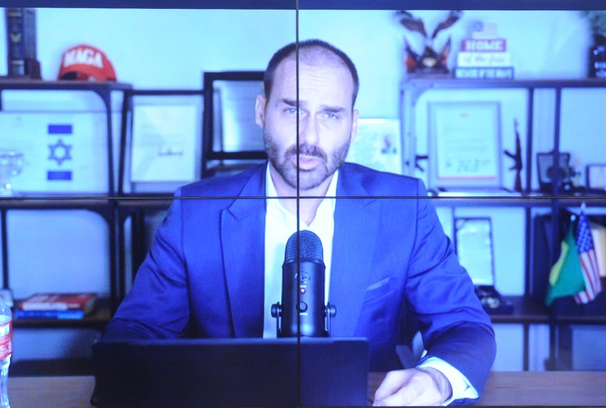 eduardo-bolsonaro-negocia-candidatura-a-presidencia-pelo-prtb-em-2026