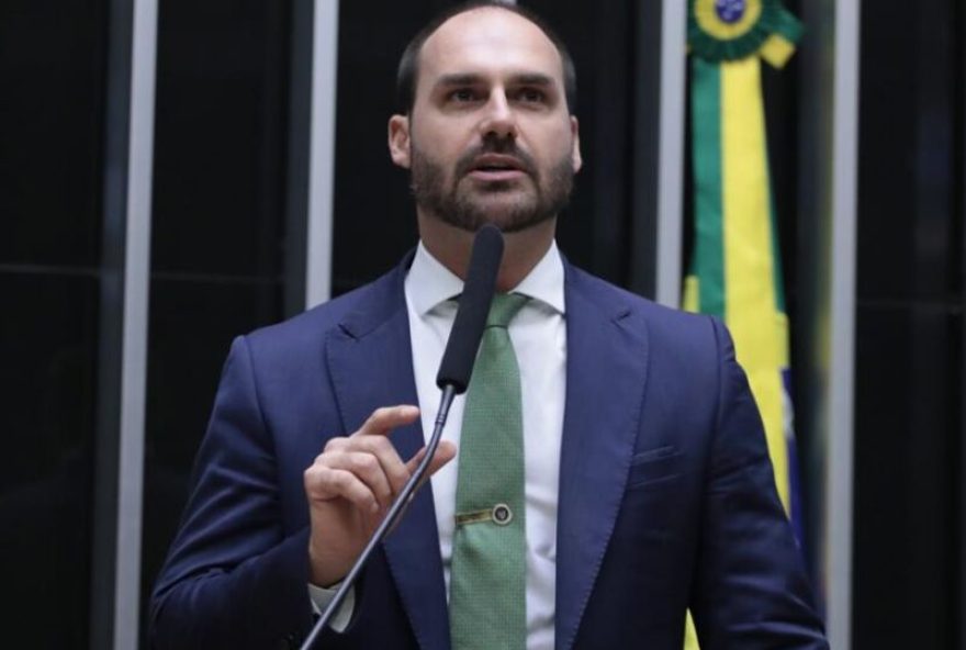 eduardo-bolsonaro-pode-ter-passaporte-de-apatrida3F-pode-retornar-ao-brasil3F-entenda eduardo-bolsonaro-pode-ter-passaporte-de-apatrida3F-pode-retornar-ao-brasil3F-entenda