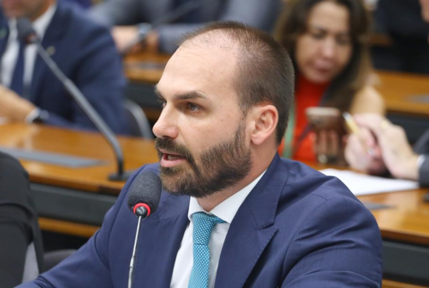 eduardo-bolsonaro-responde-a-valdemar-costa-neto
