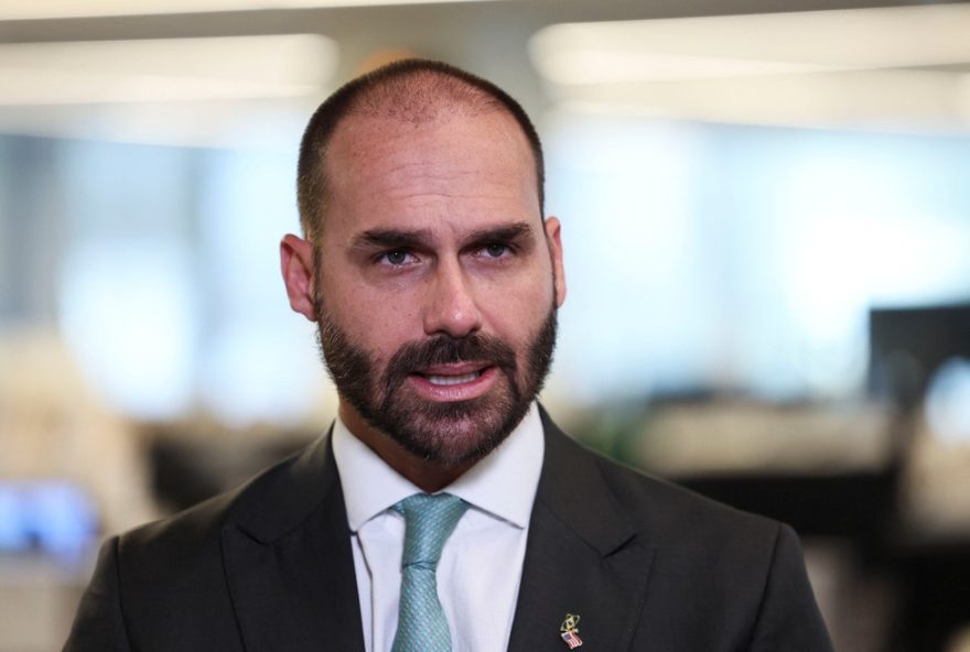 eduardo-bolsonaro-troca-numero-de-celular-apos-vazamento3A-insultos-e-indiciamento-por-coacao.0A0A