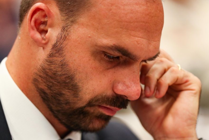 eduardo-bolsonaro-votou-contra-vetos-do-presidente-lula-mesmo-proibido-de-participar-da-sessao-do-congresso