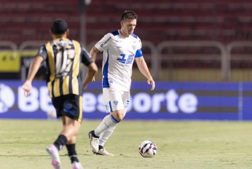 eduardo-brock-suspenso3A-desfalque-para-o-avai-contra-o-athletico-pr-na-serie-b-do-brasileiro