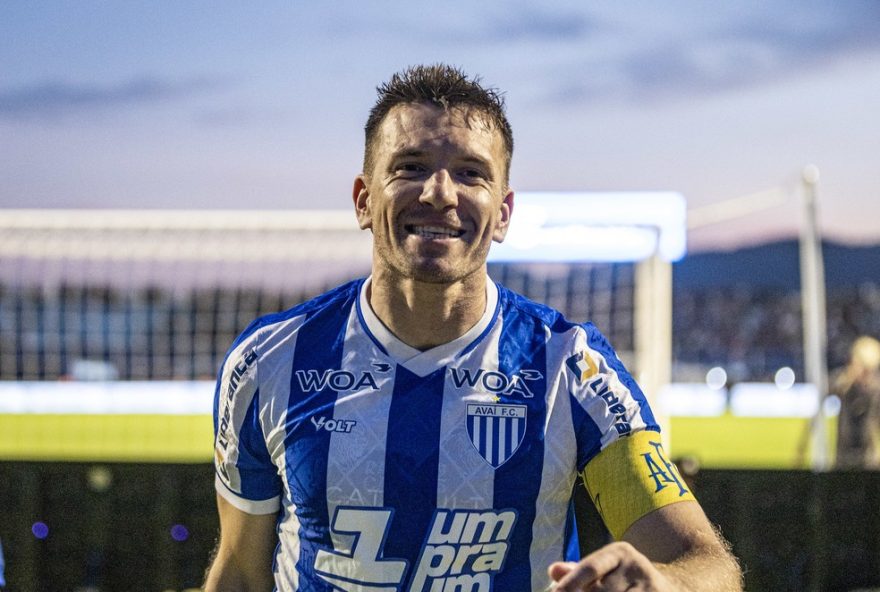 eduardo-brock2C-capitao-do-avai2C-pede-rescisao-por-dividas-contratuais3A-o-futuro-do-zagueiro-na-equipe-e-incerto-em-2026 eduardo-brock2C-capitao-do-avai2C-pede-rescisao-por-dividas-contratuais3A-o-futuro-do-zagueiro-na-equipe-e-incerto-em-2026