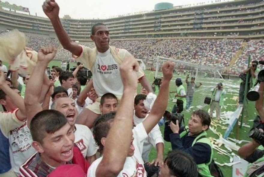 eduardo-esidio3A-a-inspiracao-do-futebol-peruano-alem-do-hiv eduardo-esidio3A-a-inspiracao-do-futebol-peruano-alem-do-hiv