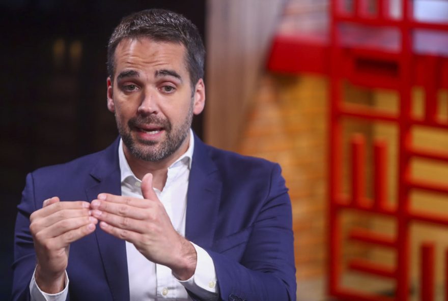 eduardo-leite-afirma-que-nem-lula-nem-familia-bolsonaro-o-representam eduardo-leite-afirma-que-nem-lula-nem-familia-bolsonaro-o-representam