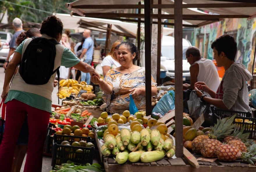 efeito-do-tarifaco-nos-eua-ja-se-reflete-nos-precos-dos-alimentos-no-brasil