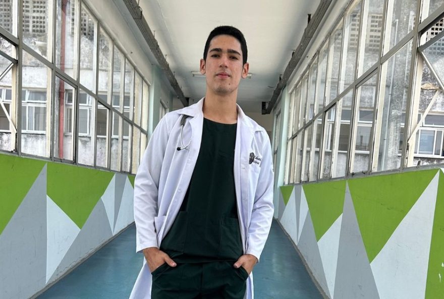 egresso-da-rede-publica-do-ceara-alcanca-nota-maxima-na-redacao-do-enem-20253A-confira-a-historia-de-sucesso-de-carlos-eduardo-gomes-dos-santos egresso-da-rede-publica-do-ceara-alcanca-nota-maxima-na-redacao-do-enem-20253A-confira-a-historia-de-sucesso-de-carlos-eduardo-gomes-dos-santos