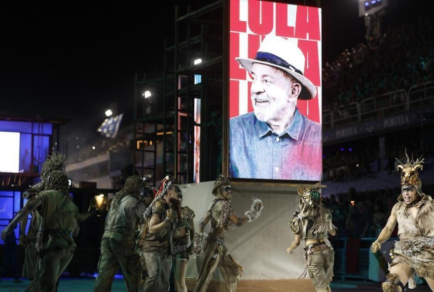 el-carnaval-de-rio-de-janeiro-destaca-en-su-desfile-un-homenaje-a-lula-y-una-burla-a-bolsonaro-preso el-carnaval-de-rio-de-janeiro-destaca-en-su-desfile-un-homenaje-a-lula-y-una-burla-a-bolsonaro-preso