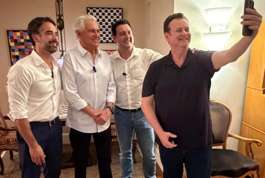 eleicoes-20263A-trio-do-psd-busca-votos-da-centro-direita-enquanto-pesquisa-aponta-flavio-bolsonaro-em-vantagem eleicoes-20263A-trio-do-psd-busca-votos-da-centro-direita-enquanto-pesquisa-aponta-flavio-bolsonaro-em-vantagem