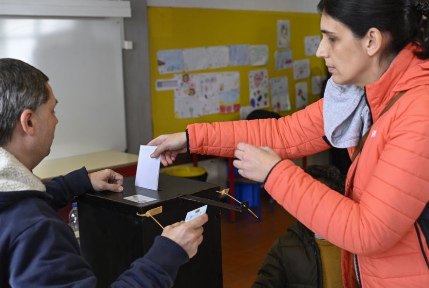 eleicoes-em-portugal3A-portugueses-escolhem-novo-parlamento-em-meio-a-instabilidade-governamental