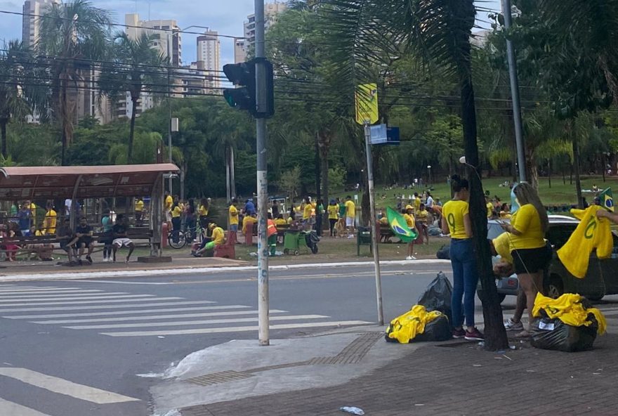 Eleitores se concentram no Parque Vaca Brava. (Foto: Reprodução/A Redação)