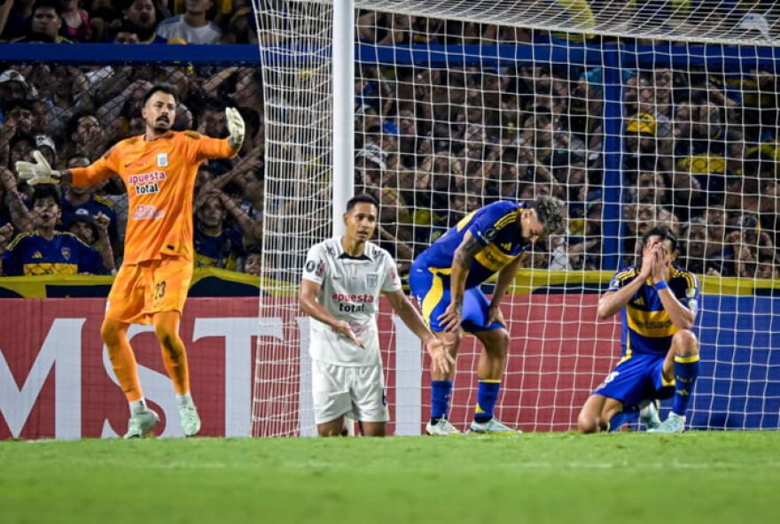 eliminacao-do-boca3A-goleiros-trocados-e-furada-de-cavani.-veja