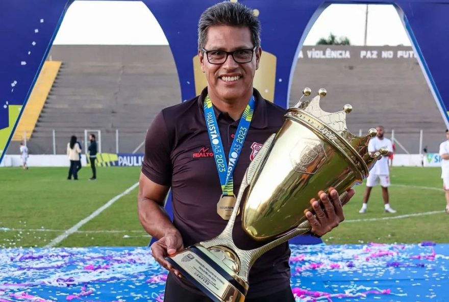 elio-sizenando3A-conheca-o-novo-tecnico-do-figueirense2C-campeao-do-paulista-a2
