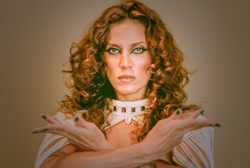 ella-pessoa-lanca-ep-com-atmosfera-sutil-neste-sabado ella-pessoa-lanca-ep-com-atmosfera-sutil-neste-sabado