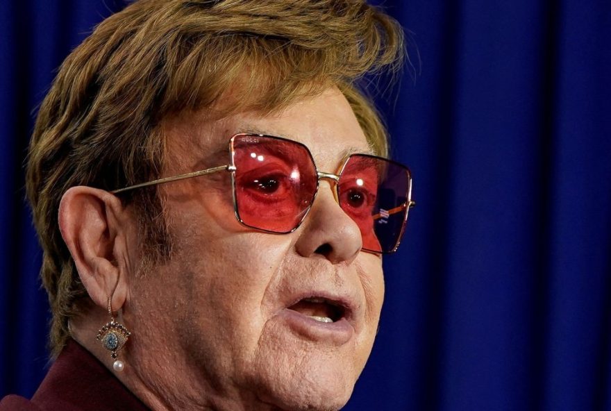 elton-john-critica-propostas-de-direitos-autorais-de-ia-no-reino-unido3A-artistas-famosos-se-manifestam2C-exigindo-justa-compensacao