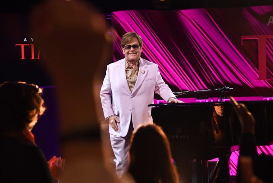 elton-john3A-o-icone-da-musica-que-deseja-ser-lembrado-como-um-grande-pai