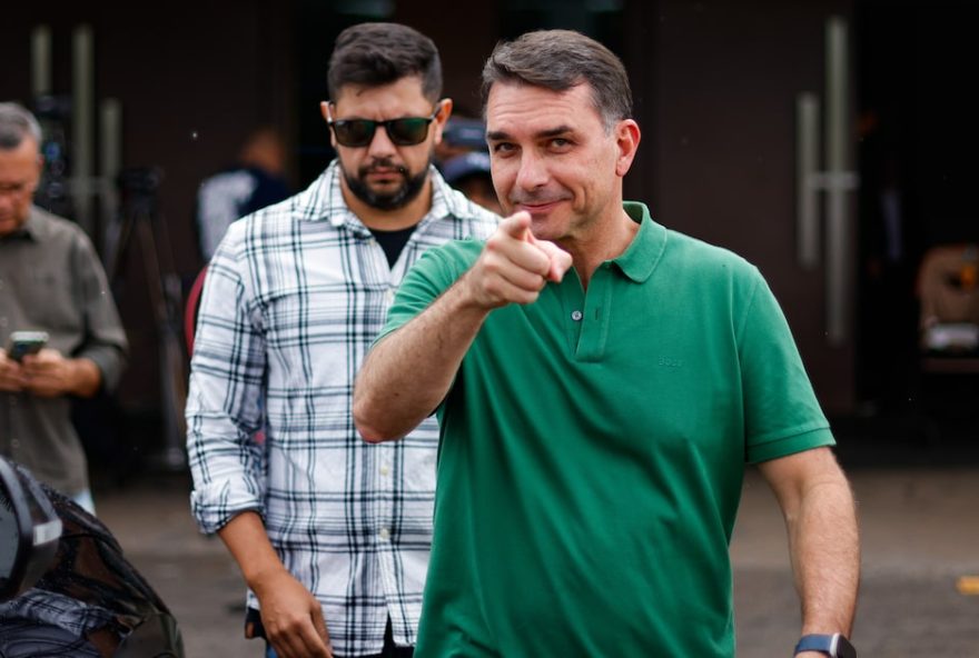 em-busca-de-um-marqueteiro-para-a-pre-campanha-de-flavio-bolsonaro em-busca-de-um-marqueteiro-para-a-pre-campanha-de-flavio-bolsonaro