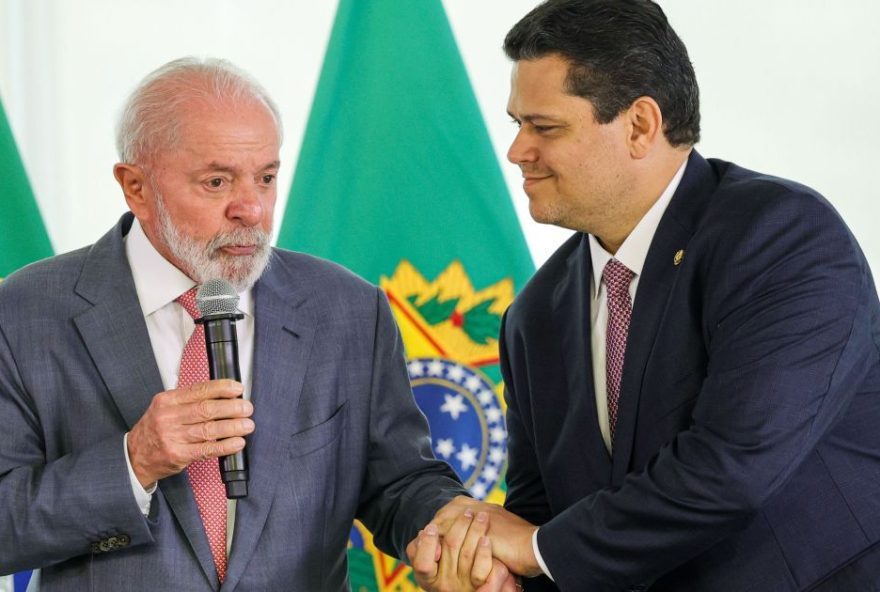em-meio-a-crise-com-planalto2C-alcolumbre-elogia-lula-em-evento-no-amapa