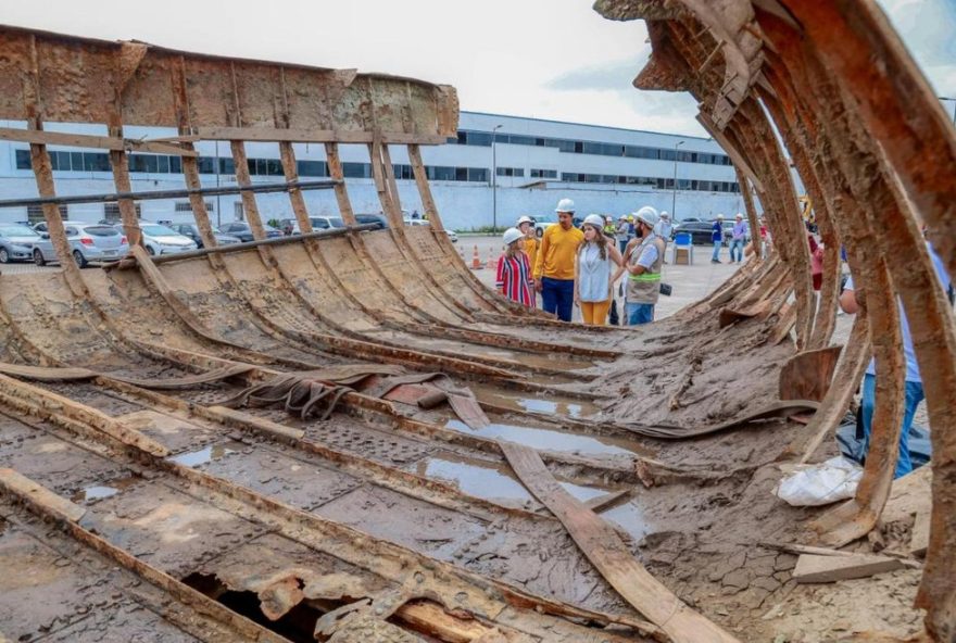 embarcacao-do-seculo-xix-resgatada-em-belem3A-historia-revelada-em-obra-da-cop2C-diz-arqueologo-achado-arqueologico