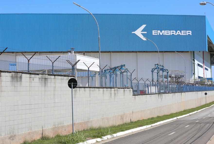 embraer-abre-inscricoes-para-70-bolsas-de-estudo-em-tecnologia-para-mulheres-e-pcd