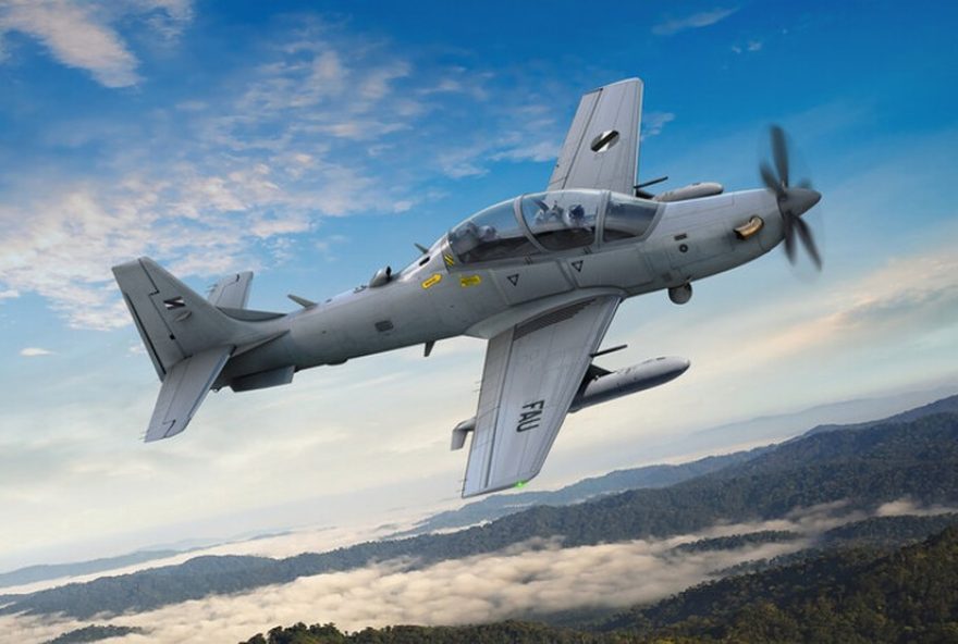 embraer-vende-cinco-cacas-super-tucano-para-forca-aerea-do-uruguai3A-eficiencia-e-versatilidade-em-destaque