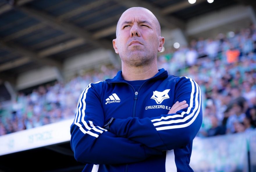 empate-agitado-no-cruzeiro3A-tecnico-jardim-fala-sobre-desafios-e-futuro-no-clube