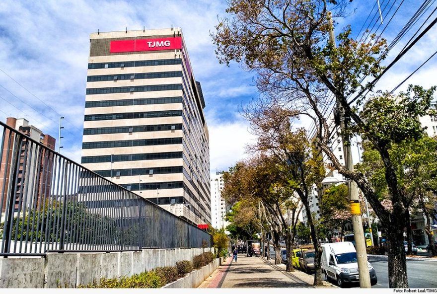 empresa-alimenticia-condenada-a-indenizar-mulher-por-doces-com-larvas-em-mg