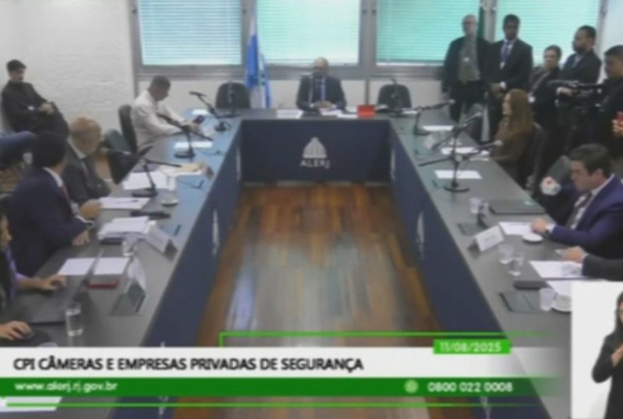 empresa-de-retira-400-cameras-apos-pedido-da-prefeitura-do-rj empresa-de-retira-400-cameras-apos-pedido-da-prefeitura-do-rj