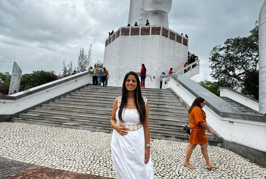 empresaria-esfaqueada-dentro-de-loja-anuncia-gravidez-em-visita-ao-horto-do-padre-cicero