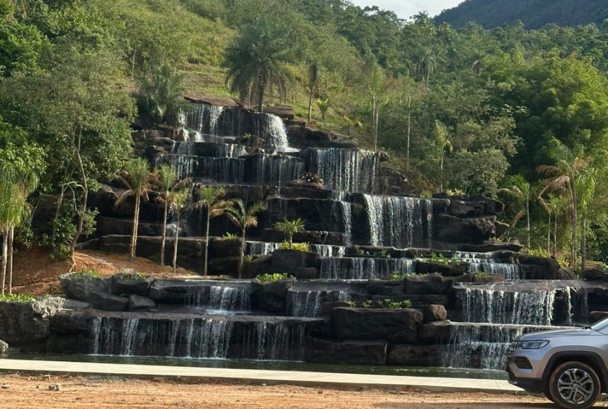 empresario-constroi-cachoeira-sustentavel-com-captacao-de-agua-da-chuva-em-mage