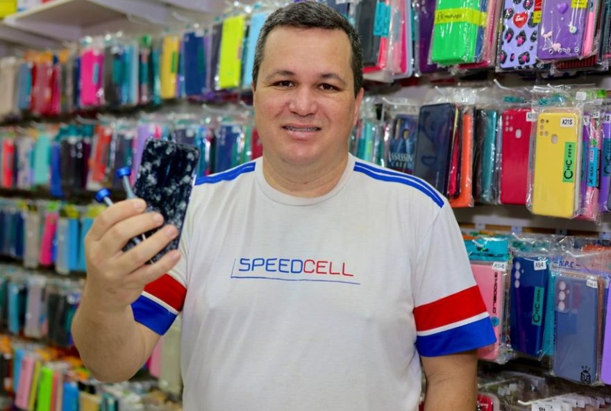 empresario-de-goias-oferece-conserto-gratuito-de-celulares-em-campanha-solidaria