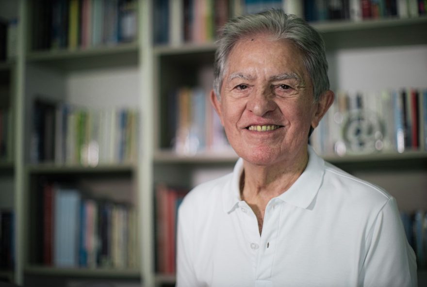 empresario-oto-de-sa-cavalcante-recebe-o-trofeu-sereia-de-ouro-2025