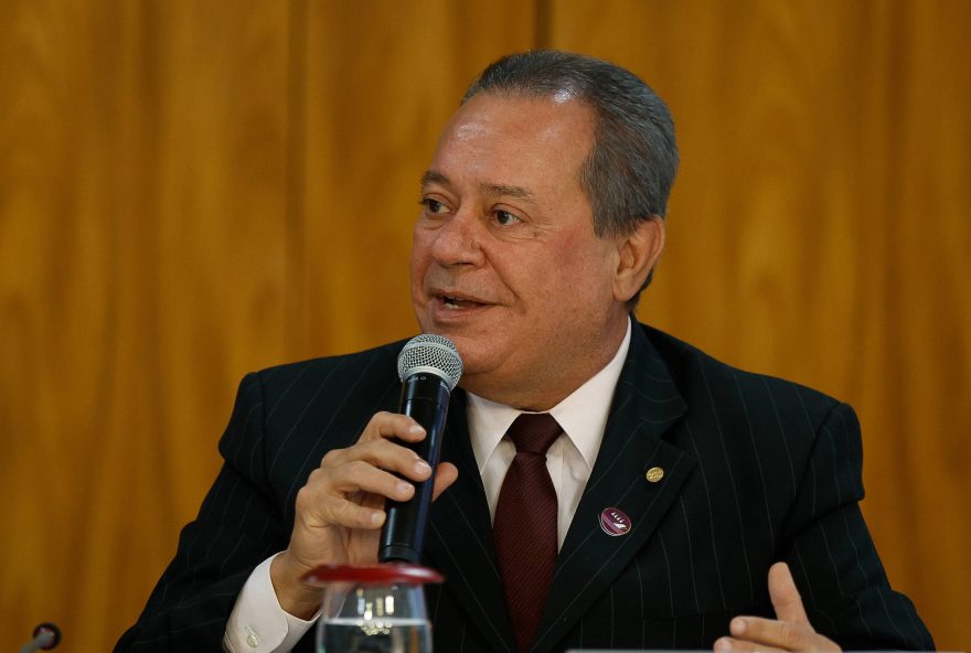 empresarios-ouvem-que-tarifa-de-trump-no-brasil-e-politica