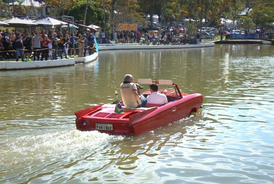 encontro-de-carros-antigos-em-aguas-de-lindoia3A-veiculos-unicos-em-exibicao