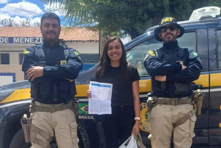 enem-20253A-candidata-e-resgatada-pela-prf-apos-pane-mecanica-do-onibus