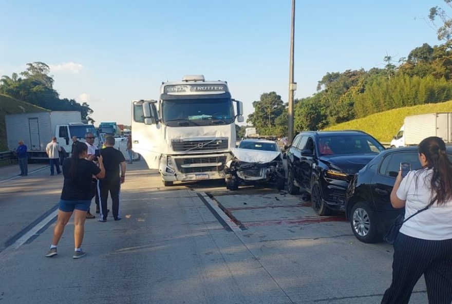 engavetamento-com-14-veiculos-no-rodoanel-de-sp-deixa-um-ferido