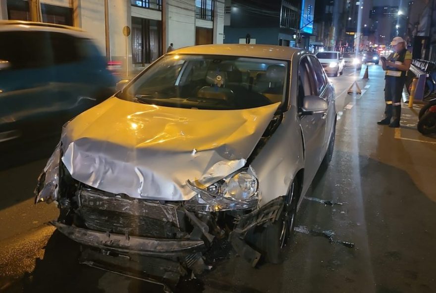 engavetamento-com-cinco-veiculos-deixa-feridos-em-curitiba3A-motorista-relata-pane-no-carro
