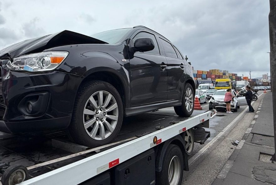 engavetamento-envolvendo-sete-veiculos-bloqueia-avenida-perimetral-em-santos