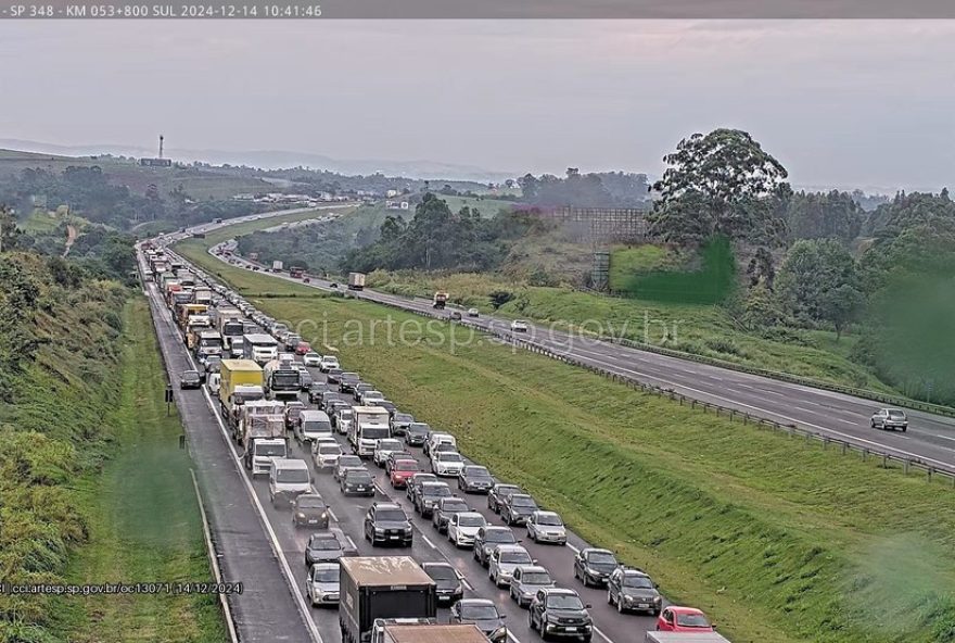 engavetamento-interdita-rodovia-dos-bandeirantes-em-jundiai3A-seis-feridos-e-congestionamento-de-6-km.-saiba-mais