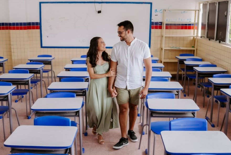 ensaio-de-pre-casamento-emocionante-em-escola-publica-do-recife3A-nostalgia-e-amor ensaio-de-pre-casamento-emocionante-em-escola-publica-do-recife3A-nostalgia-e-amor