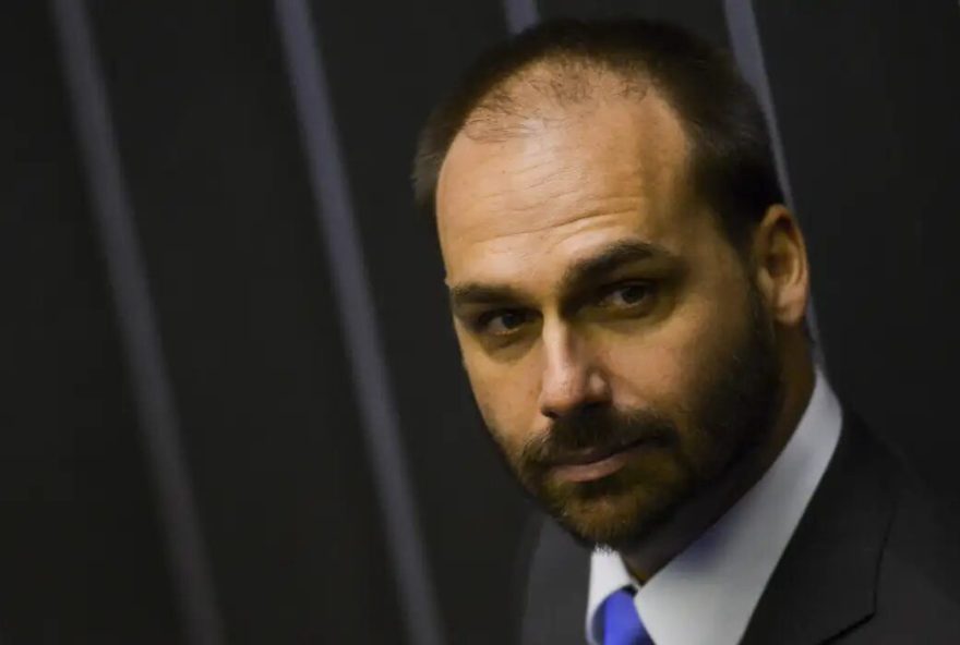 entrada-de-tarcisio-no-pl-pode-levar-eduardo-bolsonaro-a-deixar-o-partido