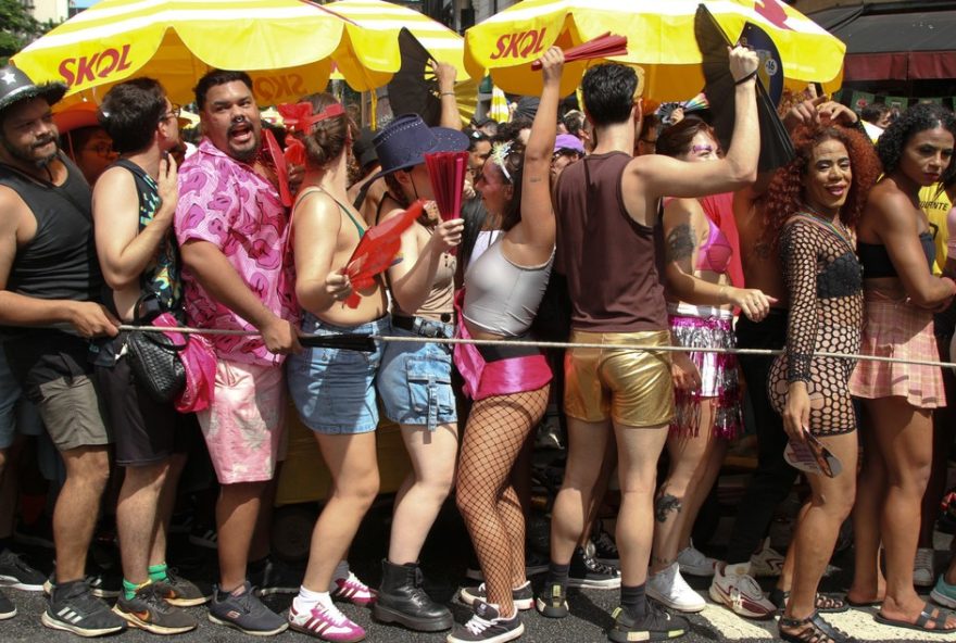 entre-gigantescos-blocos-e-diversidade-cultural3A-10-anos-transformando-o-carnaval-de-rua-de-sp-entrevista-com-minhoqueens2C-pagu-e-explode-coracao entre-gigantescos-blocos-e-diversidade-cultural3A-10-anos-transformando-o-carnaval-de-rua-de-sp-entrevista-com-minhoqueens2C-pagu-e-explode-coracao