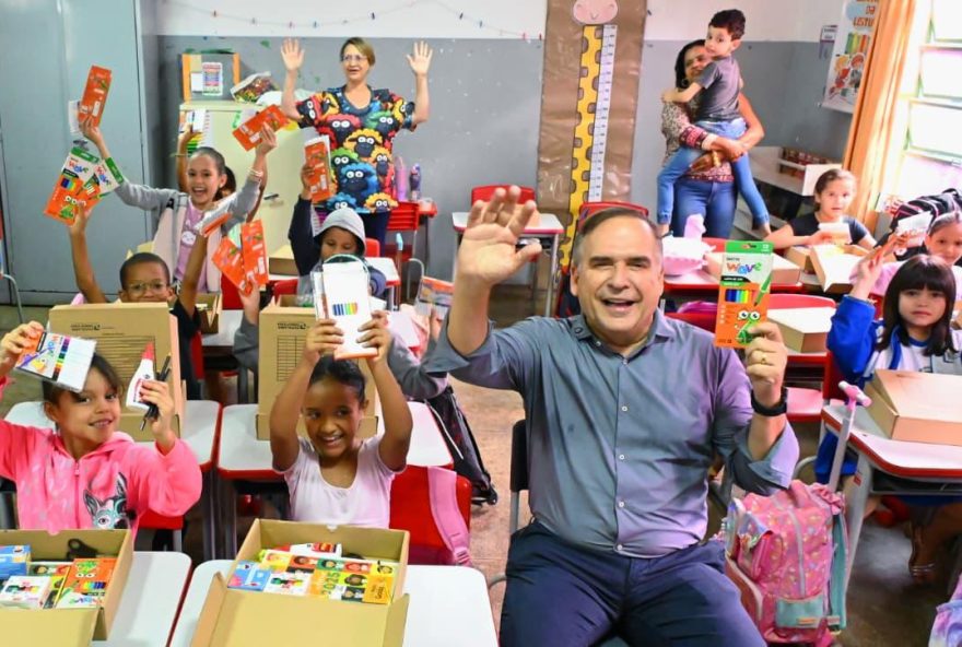 entrega-de-mais-de-120-mil-kits-escolares-na-rede-municipal-de-goiania entrega-de-mais-de-120-mil-kits-escolares-na-rede-municipal-de-goiania