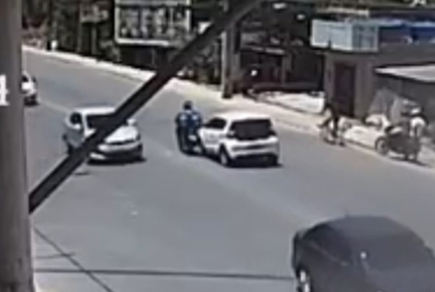 entregador-de-gas-morre-apos-ser-atingido-por-dois-carros-em-acidente-fatal3B-video-e-investigacoes-em-andamento