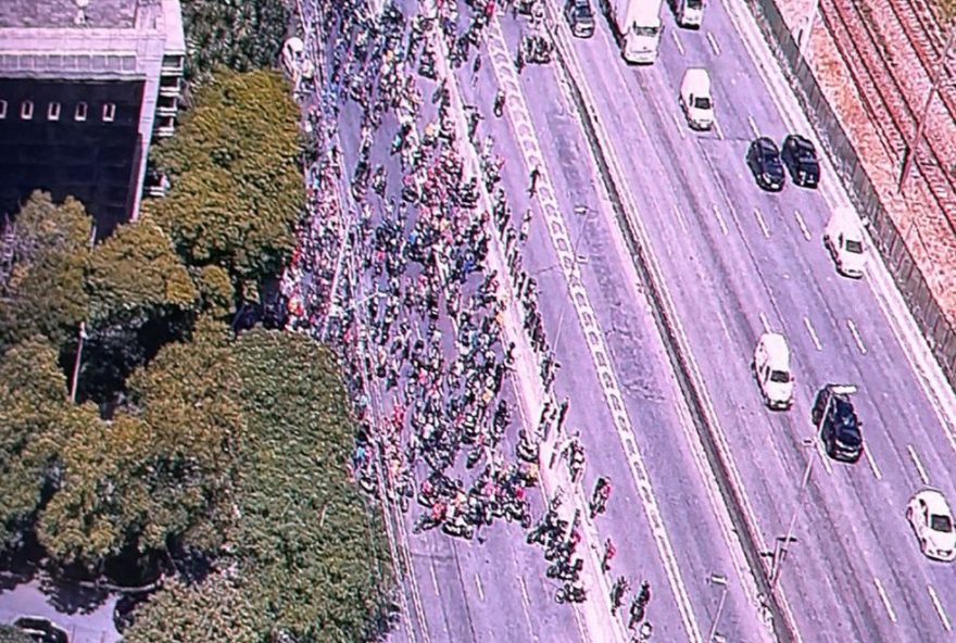 entregadores-de-app-bloqueiam-pista-local-da-marginal3A-protesto-por-aumento-de-taxa-de-entrega entregadores-de-app-bloqueiam-pista-local-da-marginal3A-protesto-por-aumento-de-taxa-de-entrega